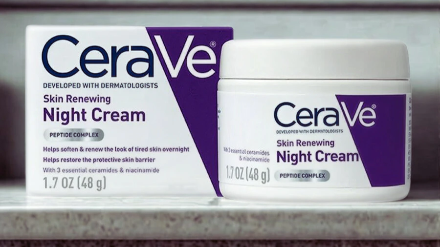Embalagem e pote do CeraVe Skin Renewing Night Cream com Peptide Complex, destacado como o melhor creme noturno para restauração da barreira cutânea e redução de rugas.